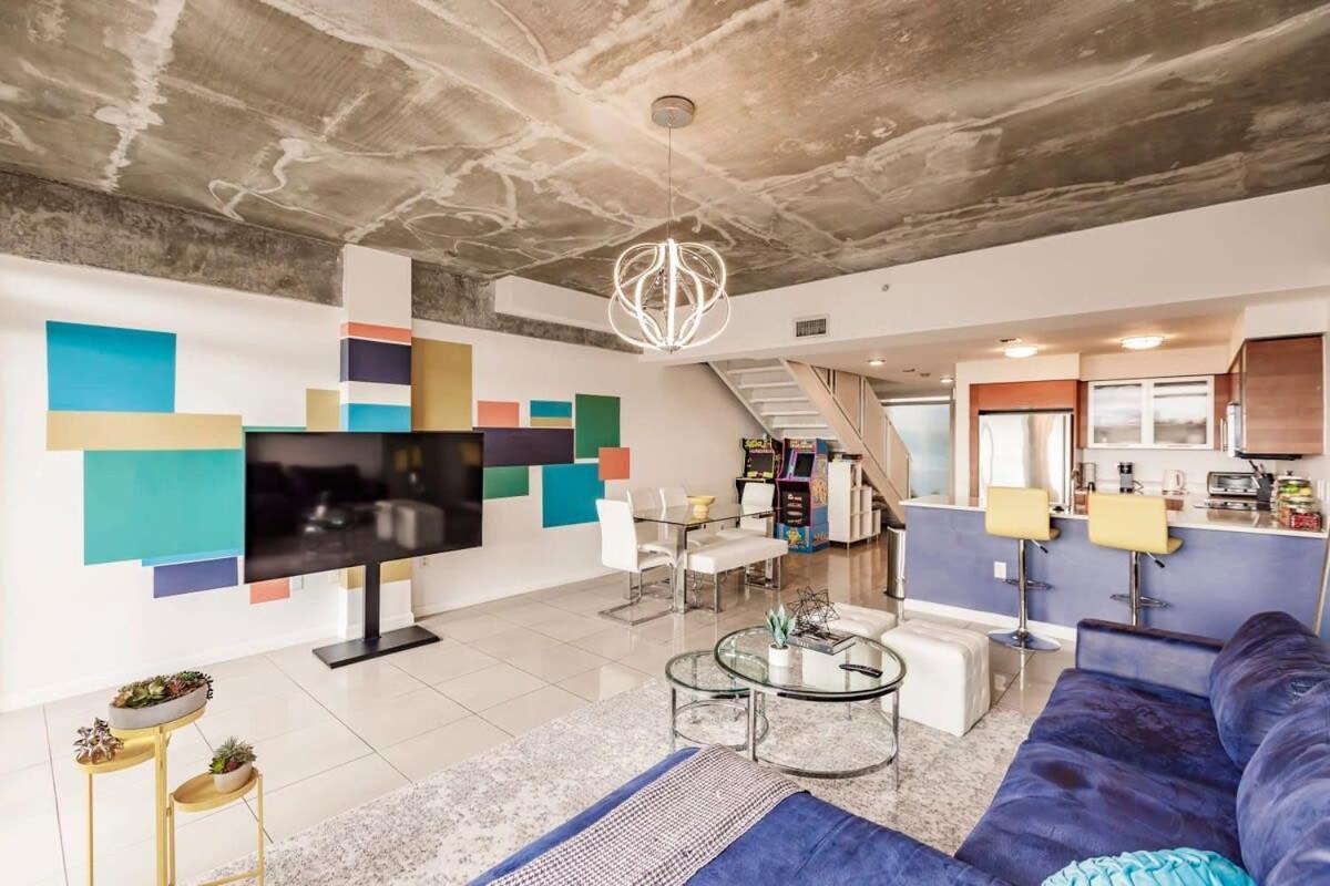 Hang Ten- Large Townhome Lux Amenities Parking Miami Exterior photo
